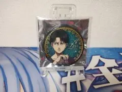 進撃の巨人　カラオケの鉄人　リヴァイ バースデー　グリッター缶バッジ