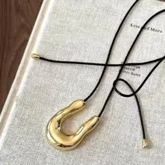 ネックレス ゴールド 大きめ 秋冬 レディース U型 馬蹄 韓国 セーター