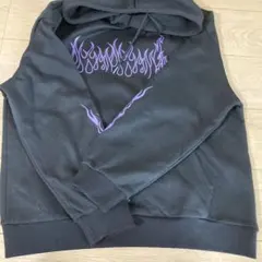 ブラックフード付きパーカー 紫の炎デザイン