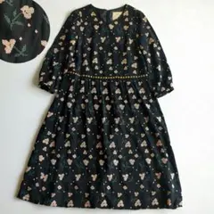 サリースコット ワンピース 花刺繡 ドット シルク混 フレア タック ブラックのサムネイル