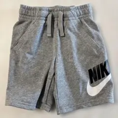 新品未使用】NIKE ハーフパンツ グレー 130 キッズ ロゴ