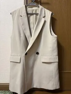 ベージュ ダブルブレスト ノースリーブベストGU