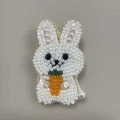 ビーズ刺繍ブローチ　ウサギNo.2