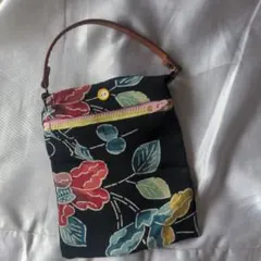 和柄ポーチレザー調のストラップ付き