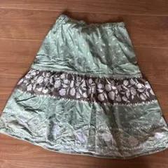 フレアスカート 緑色 花柄刺繍 ひざ丈 38