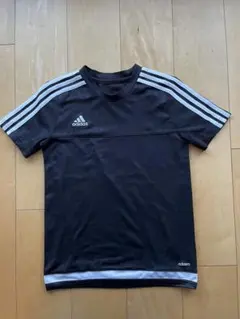 アディダス　サッカーTシャツ