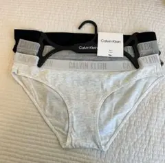 【海外限定品】Calvin Klein ビキニショーツ 3枚セット　黒　グレー
