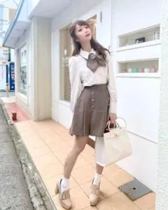 大谷映美里 ハニーシナモン エンブロイダリーブラウスのサムネイル