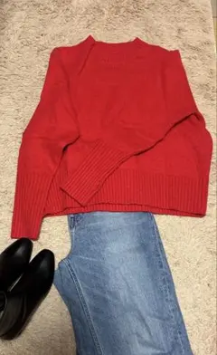 赤 長袖ニットセーター 袖穴開き