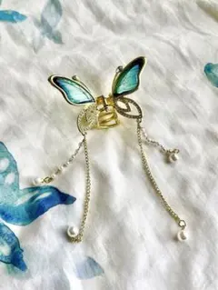蝶デザイン ヘアクリップ