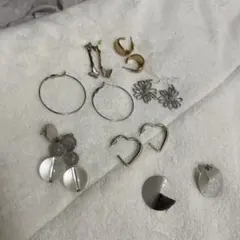 多様なデザインのピアスセット 7セット