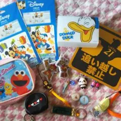 ポーチ　ストラップ　ステッカー　ディズニー　雑貨　セット　新品未使用品　まとめ