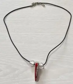 【匿名配送】雑貨 ネックレス　三角のペンダントトップ　レッド