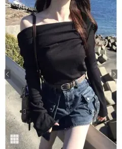 オフショルダー ブラック トップス 長袖