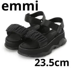 emmi エミ 厚底 ギャザーストラップサンダル ブラック 23.5cm 新品のサムネイル