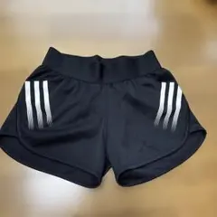 adidas ブラック ショートパンツ 130cm