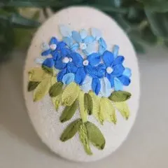 #127　あじさい　刺繍ブローチ　ハンドメイド　くるみボタン