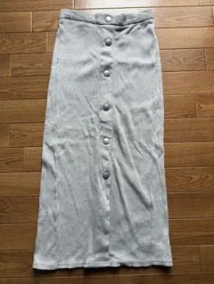 GU グレー ボタン付き タイトスカート