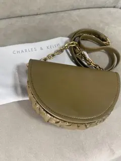 CHARLES&KEITH ショルダーバッグ ハーフムーン　ハンドバッグ