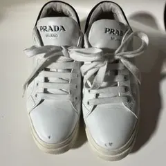 PRADA ホワイトスニーカー　35サイズのサムネイル