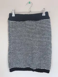 ネイビーとホワイトのストライプニットタイトスカート