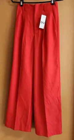 GU　WOMEN　カラースラックス　Mサイズ　レッド