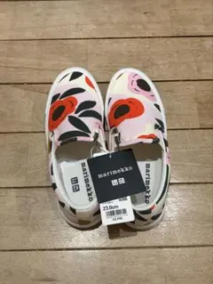 新品タグ付き marimekko×ユニクロ スニーカー スリッポン 23.0cm