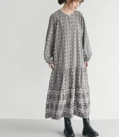 総柄ロングワンピース 長袖 ティアード　ふんわり大き目
