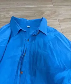 青色 長袖 ボタン付きシャツ