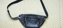 GUESS ブラック！黒！ボディバッグ！ウエストポーチ！即決割引あり