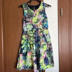 ZARA BASIC ノースリーブ 花柄 ワンピース XSのサムネイル