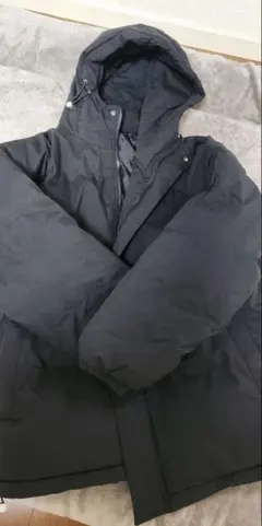 黒いジャケット フード付き