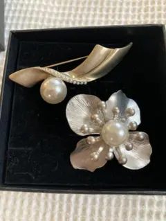 パール ブローチ 2点セット ゴールド シルバー 花モチーフ 華やか