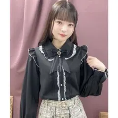 ROJITA　ブローチ付きフリルブラウス　ブラックのサムネイル