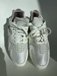NIKE HUARACHE ホワイト/パープル スポーツスニーカー - メルカリ
