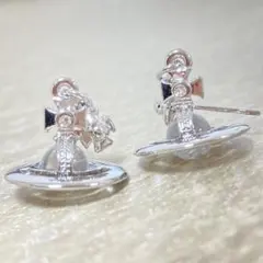 Vivienne Westwood 片耳 オーブ クリスタル ピアス シルバー - メルカリ