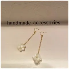 一粒♡揺れるマザーオブパール　ホワイト　ピアス　イヤリング