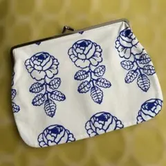 マリメッコmarimekko Vihkiruusu がま口　ポーチのサムネイル
