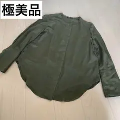 【極美品】カーキ色　長袖シャツ　ブラウス　Mサイズのサムネイル