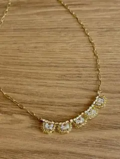 ビーズネックレス　ビーズステッチネックレス　ゴールド系スカラップデザイン