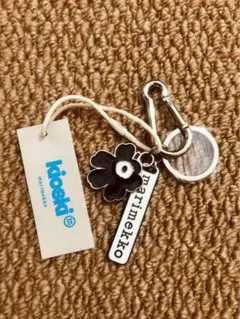 未使用 marimekko 花モチーフ キーホルダー 正規品 タグ付きのサムネイル