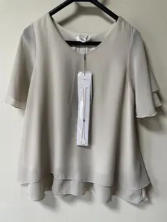 アムリール ベージュ シフォン Vネック 半袖トップス