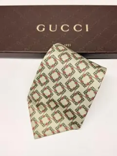 GUCCI シルクネクタイ クリーム色 パターン付きのサムネイル