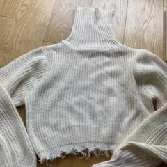 アイボリー タートルネックニット