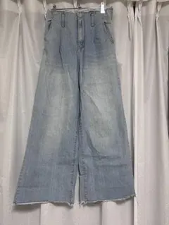 ライトブルーワイドレッグデニムパンツ