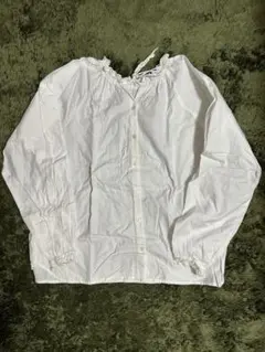 【studio clip】 フリル付きホワイト長袖シャツ