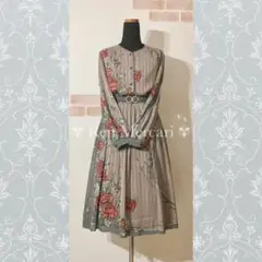 モカブラウン ベルト有 花とストライプの柄ワンピース