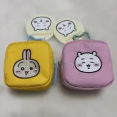 ちいかわ　カラビナつき刺繍スクエアミニポーチ