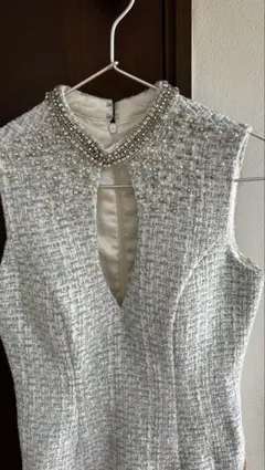 ホワイト系ビジューネックタイトドレス