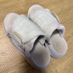 2026年最新】UGG サンダル 23 白の人気アイテム - メルカリ